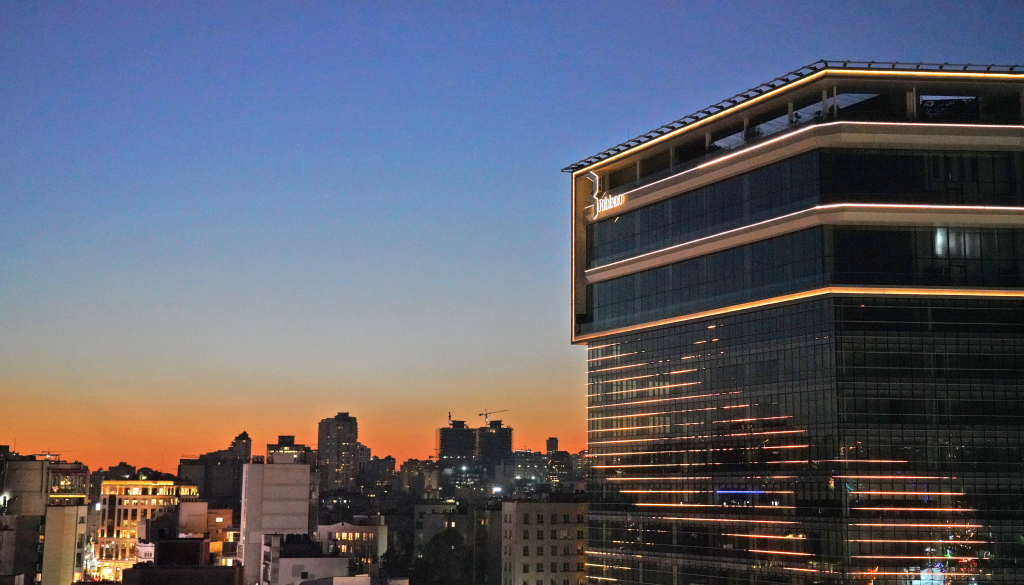 ساختمان ریبون تهران در منطقه اندرزگو