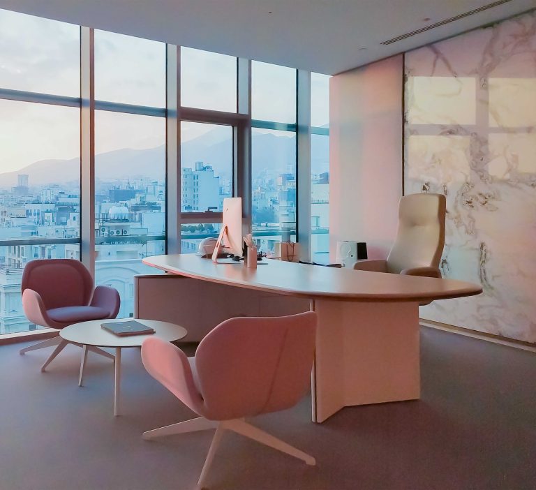 کار در فضایی رویایی