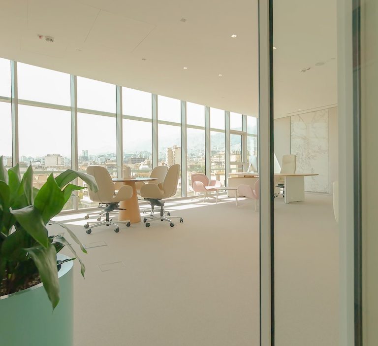 ریبون تهران و انتخاب استراتژیک شیشه در معماری