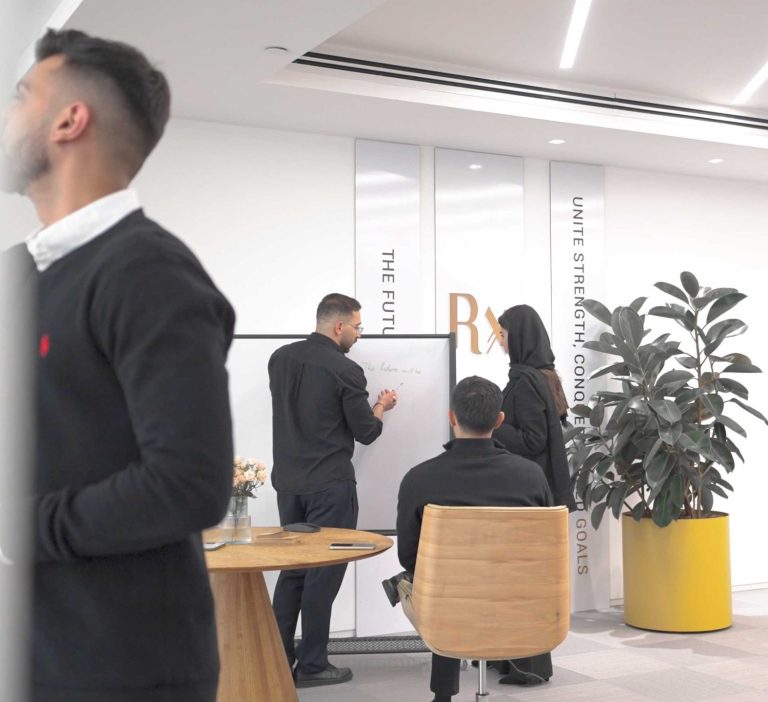 برگزاری سمینارها و کارگاه‌های آموزشی