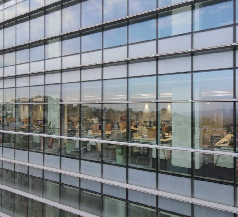 ساختمان اداری هوشمند ریبون تهران، ساخته شرکت اتکینز بریتانیا